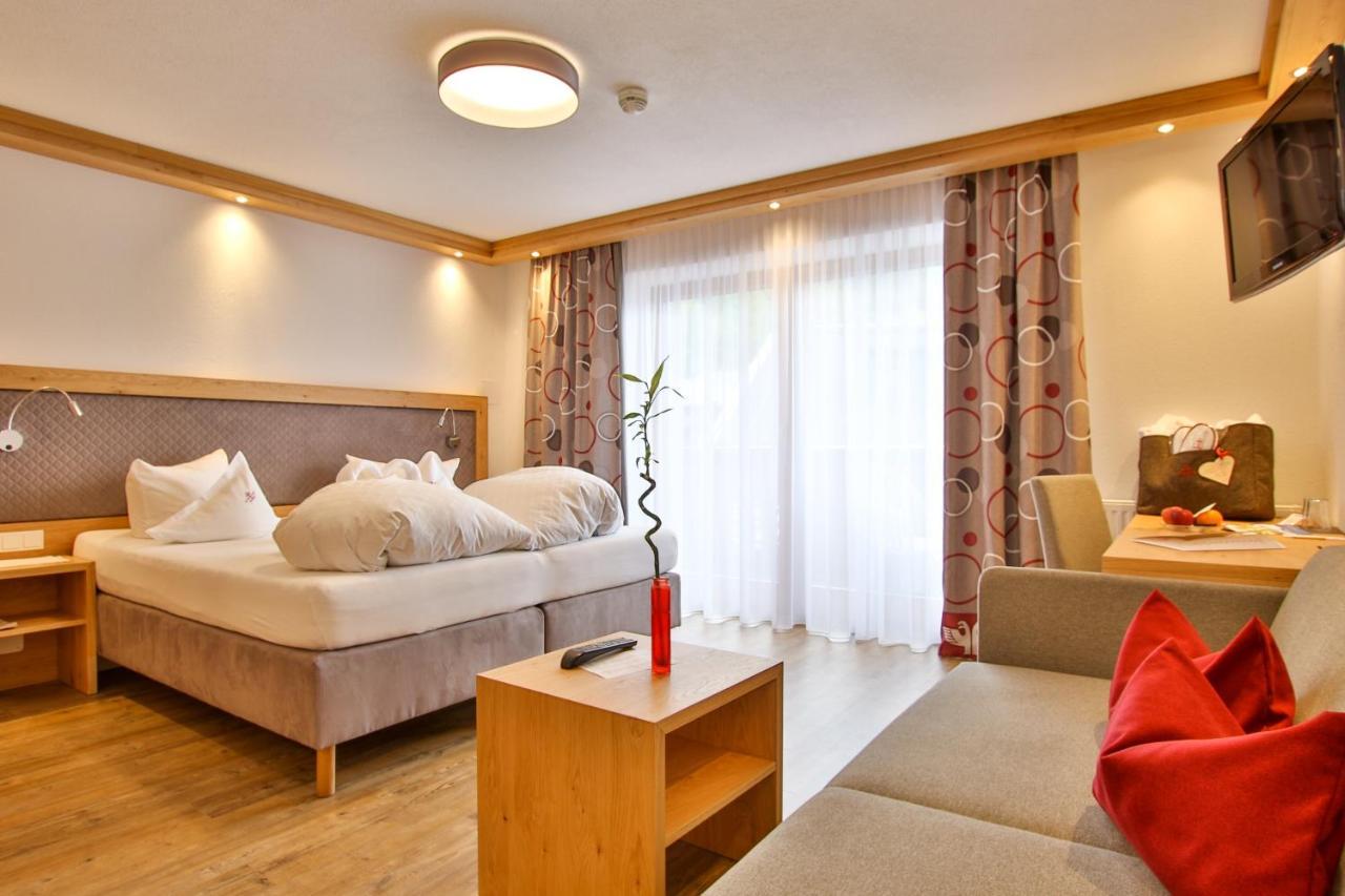 Hotel Schwarzer Adler Nauders Bagian luar foto