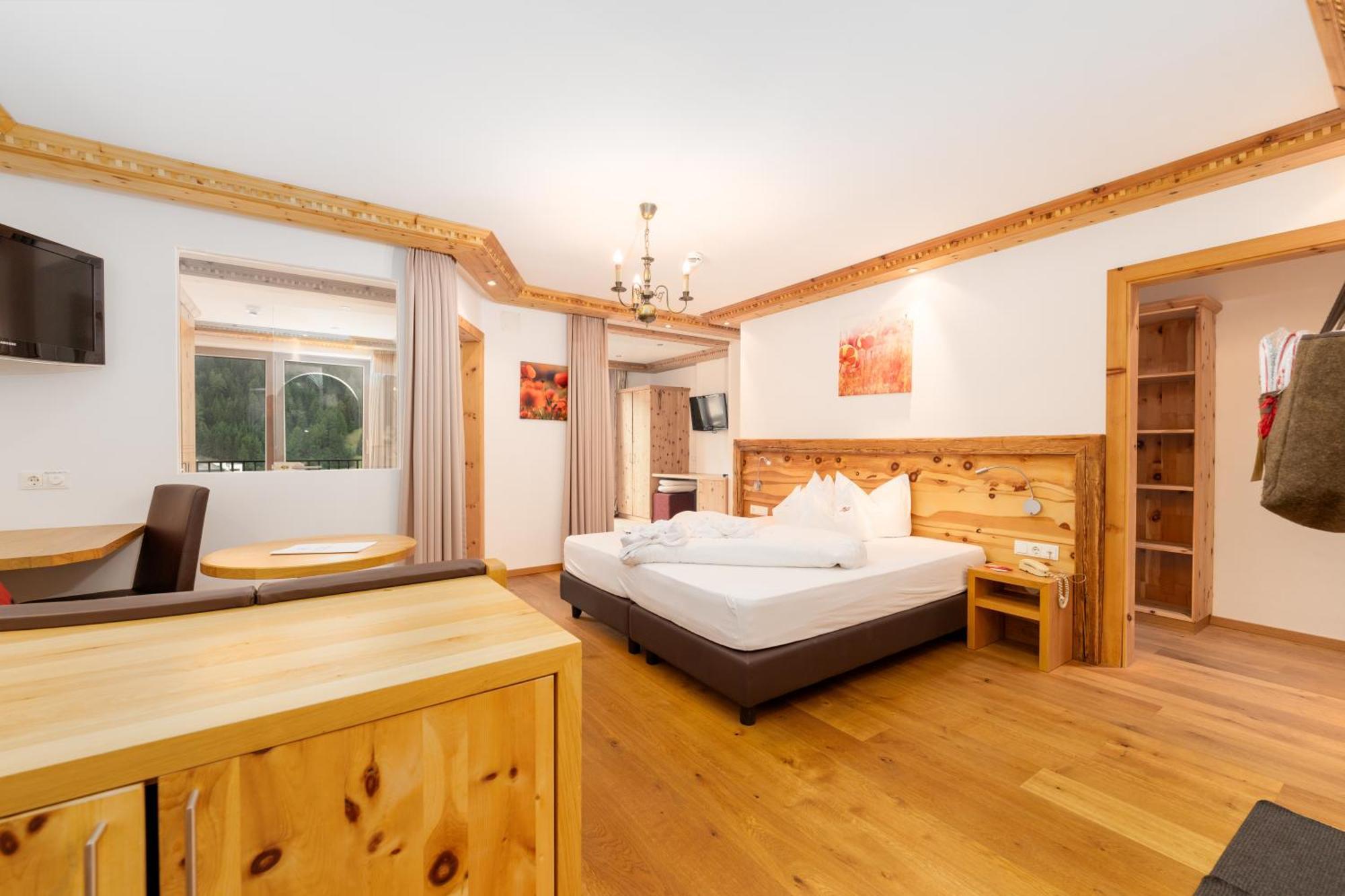Hotel Schwarzer Adler Nauders Bagian luar foto