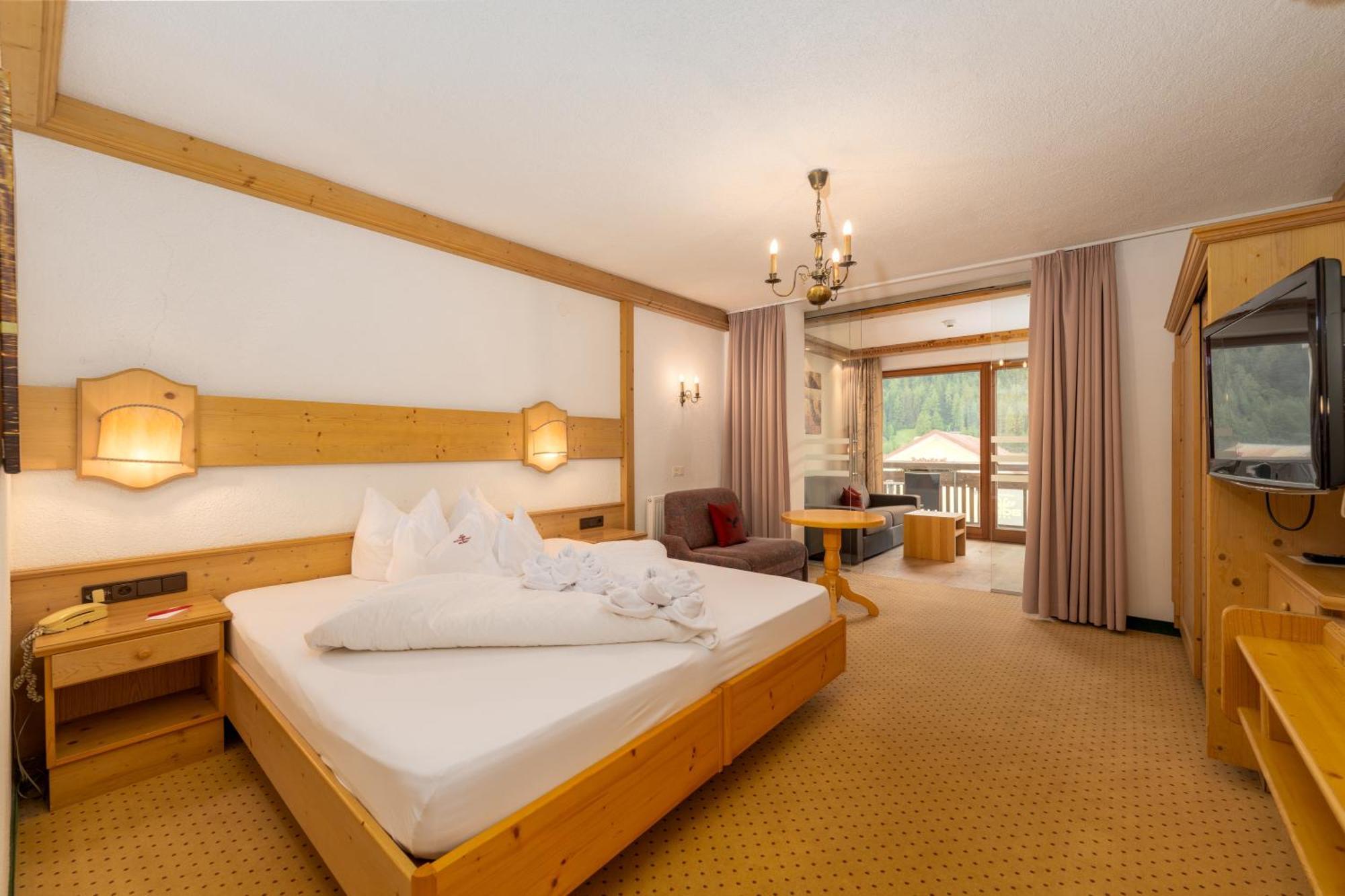 Hotel Schwarzer Adler Nauders Bagian luar foto