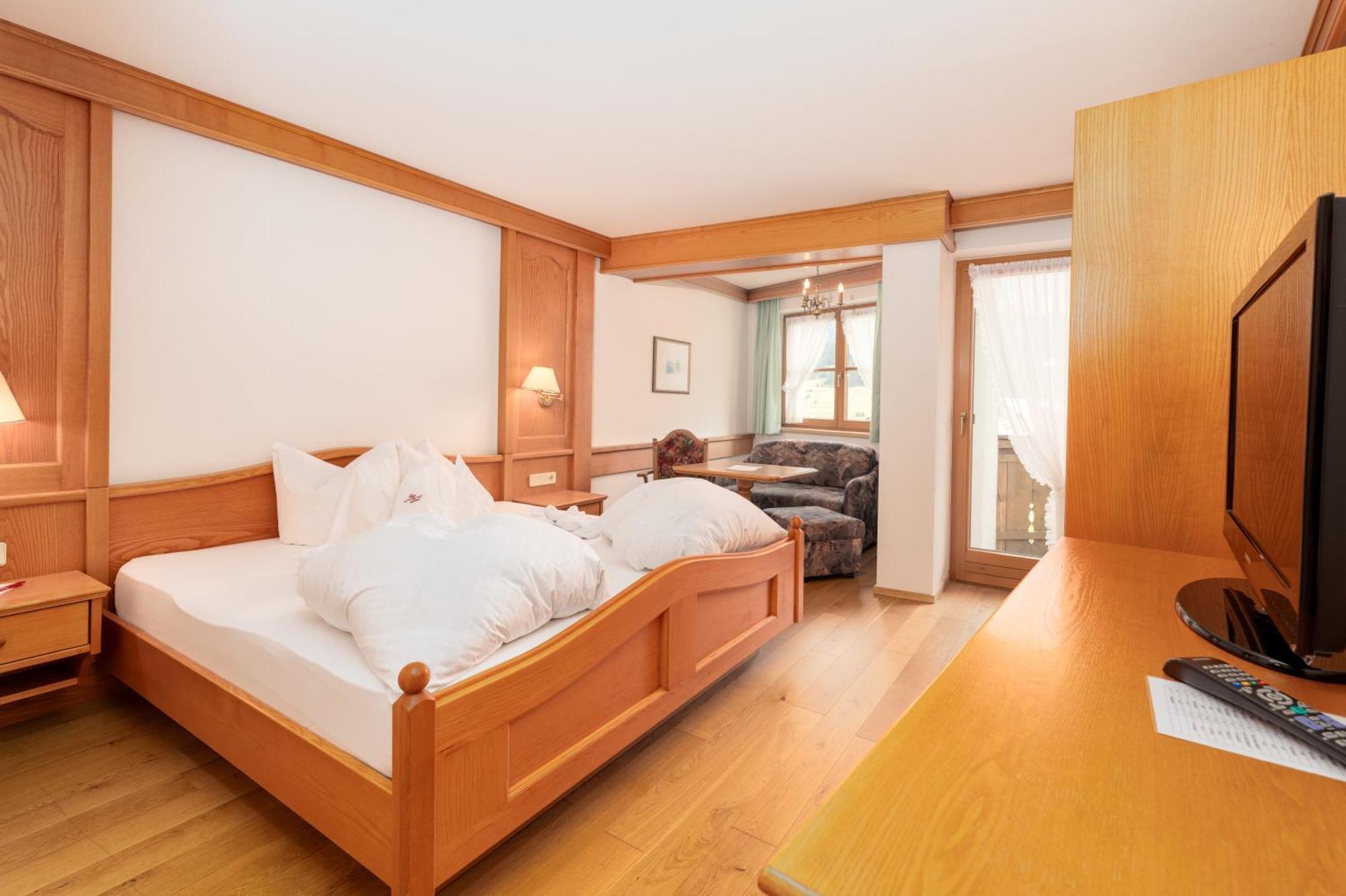 Hotel Schwarzer Adler Nauders Bagian luar foto