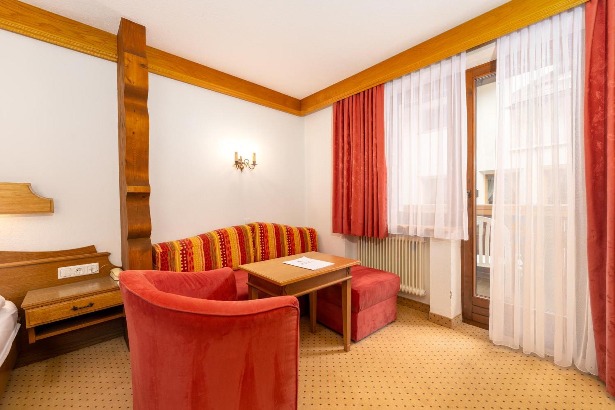 Hotel Schwarzer Adler Nauders Bagian luar foto