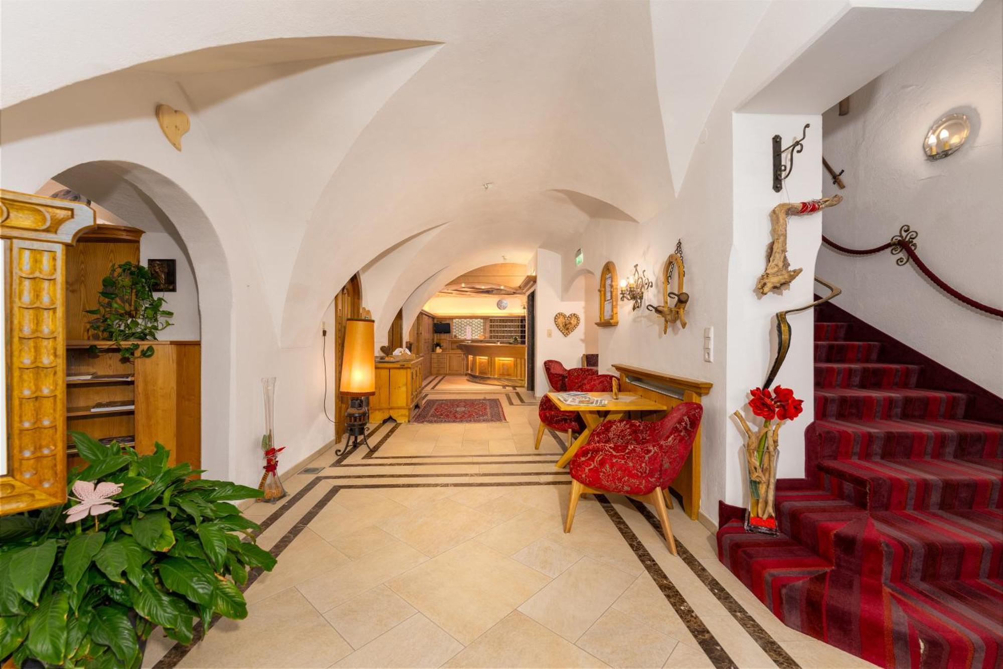 Hotel Schwarzer Adler Nauders Bagian luar foto